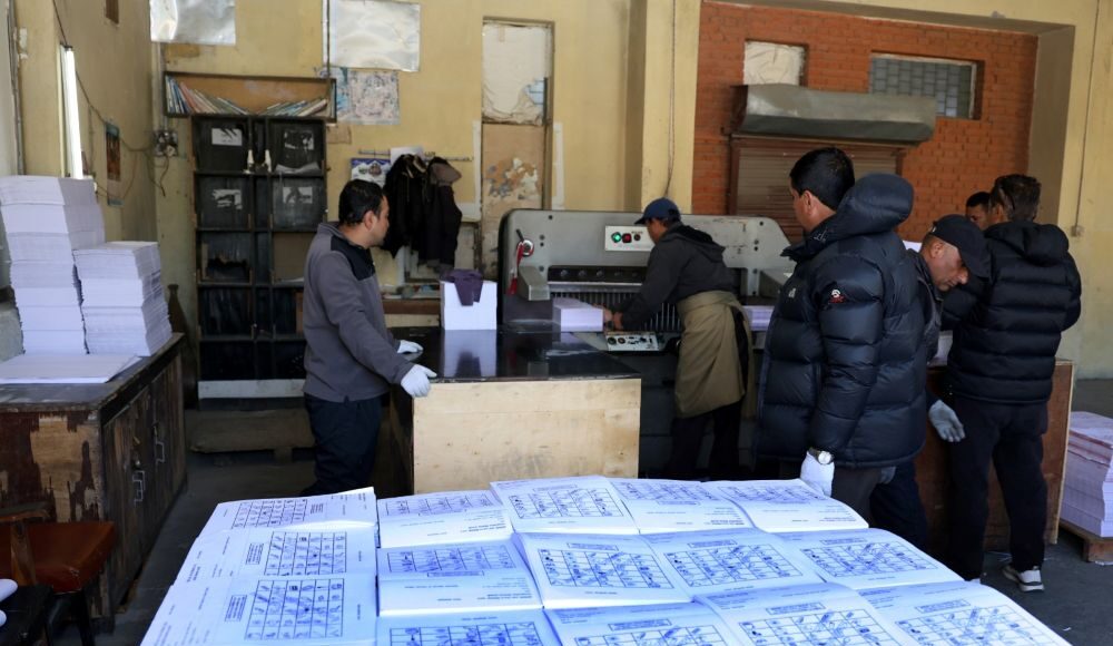 निर्वाचन मिति नजिकिदै जाँदा ६६ जिल्लाका १४२ निर्वाचन क्षेत्रका मतपत्र छपाई सम्पन्न