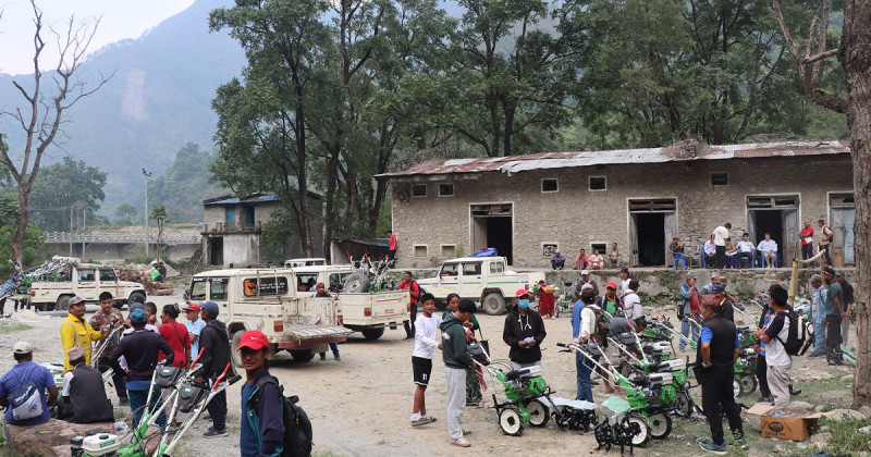म्याग्दी मंगलाका किसानलाई कृषि औजार वितरण
