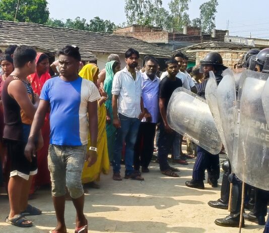 बर्दिबासमा स्थिति तनावग्रस्त भएपछि प्रहरीद्वारा ३ सेल अश्रुग्यास प्रहार