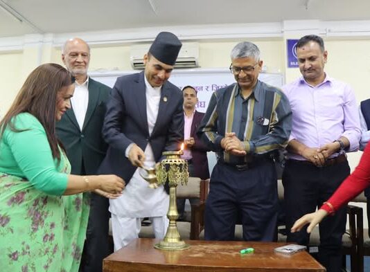 सरकार गैर जिम्मेवार बने त्यसबारे प्रश्न उठाउनु पत्राकारको सबै भन्दा ठूलो दायित्व होः सञ्चारमन्त्री
