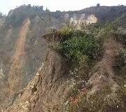 दोलखामा पहिरोमा परी ४ महिने शिशुको मृत्यु, आमा घाइते