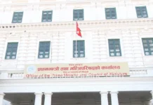 संविधान संशोधन बहसपत्र कार्यदलले मन्त्रीपरिषदको कार्यलयमा बुझायो प्रतिवेदन