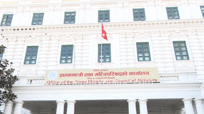 संविधान संशोधन बहसपत्र कार्यदलले मन्त्रीपरिषदको कार्यलयमा बुझायो प्रतिवेदन